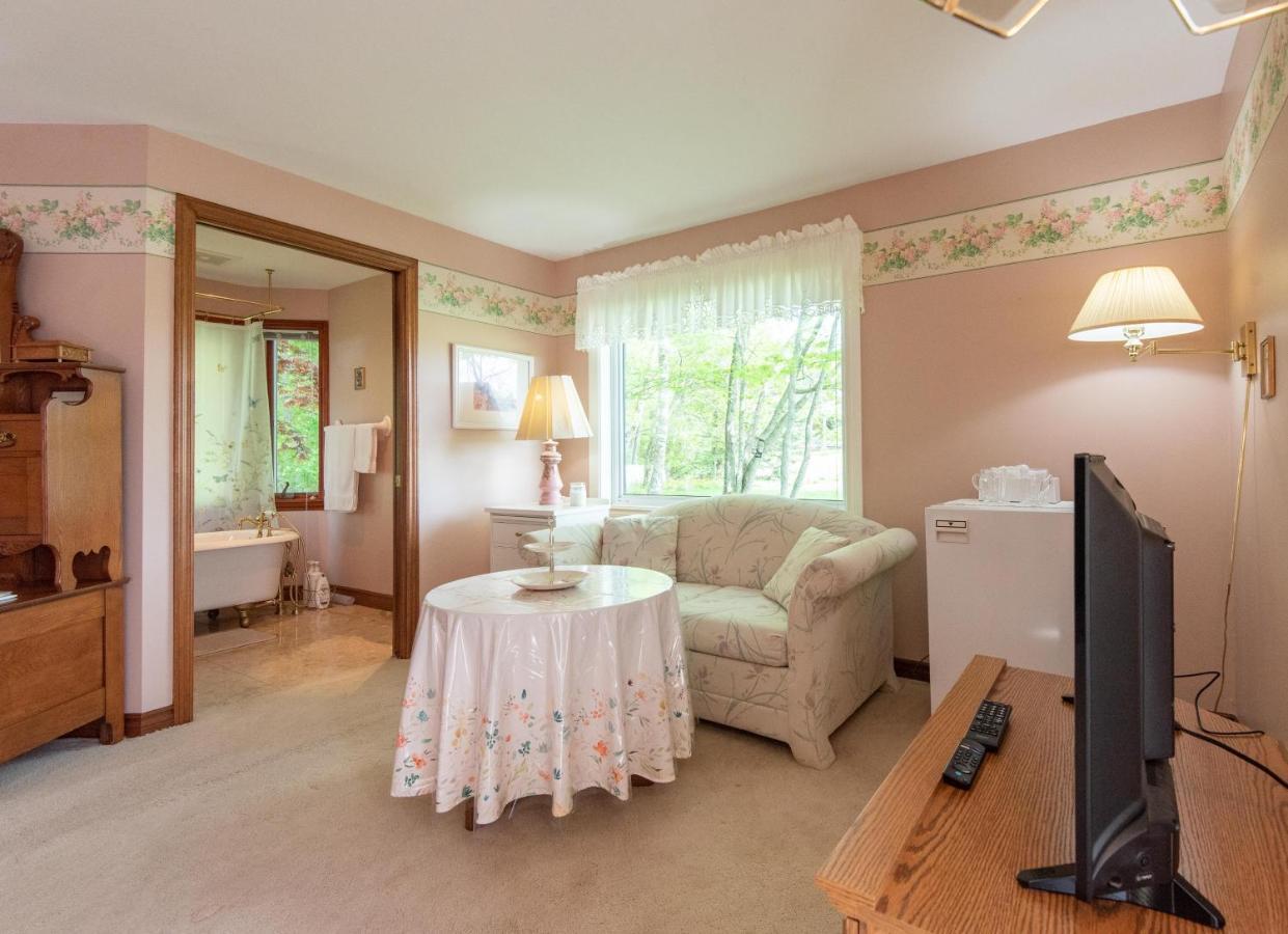 Chez Nous Bed & Breakfast Cornwall Ngoại thất bức ảnh