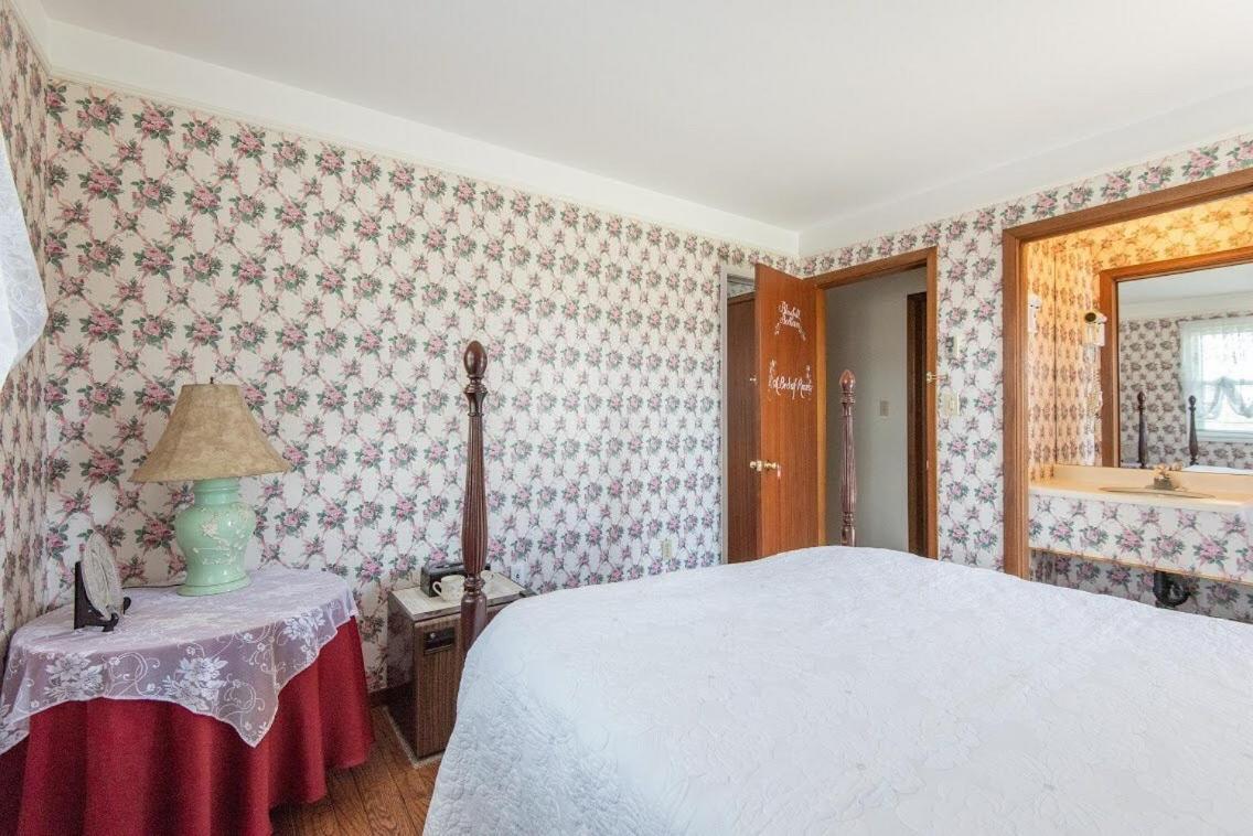 Chez Nous Bed & Breakfast Cornwall Ngoại thất bức ảnh